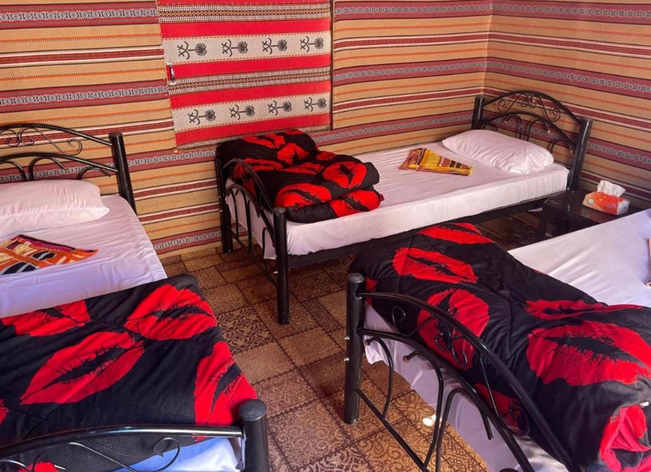 Bedouin Bunch Camp Hotel Wadi Rum Ngoại thất bức ảnh