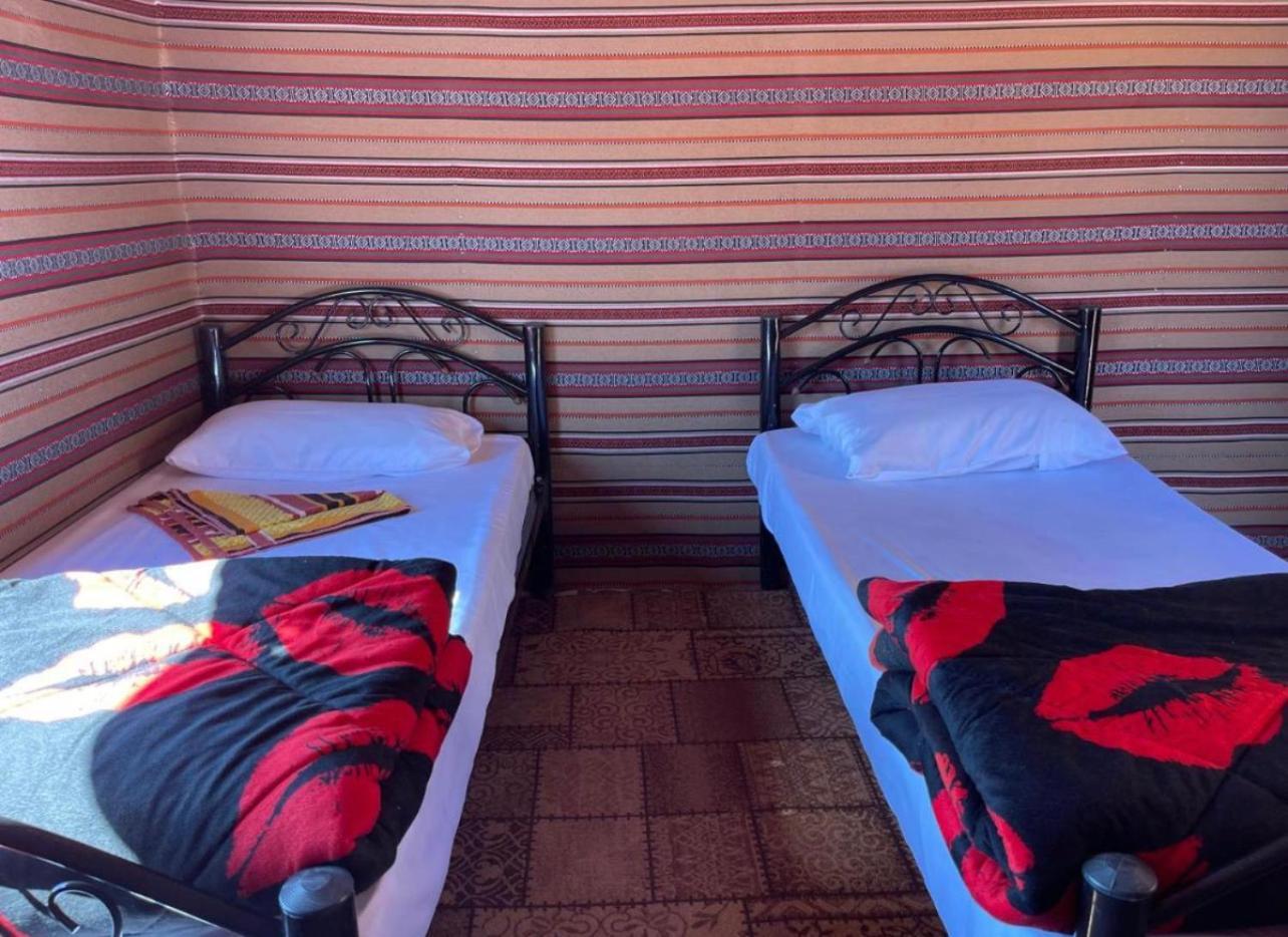 Bedouin Bunch Camp Hotel Wadi Rum Ngoại thất bức ảnh