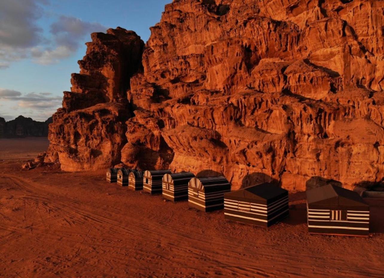 Bedouin Bunch Camp Hotel Wadi Rum Ngoại thất bức ảnh